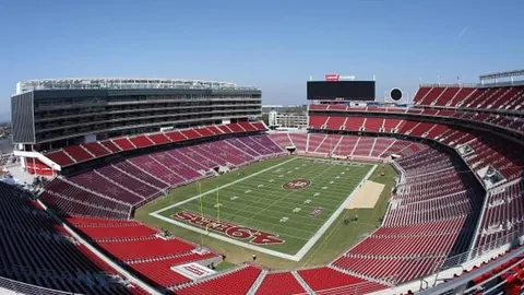 “巴黎奥运射击赛场，李越宏展现文武双全风采”